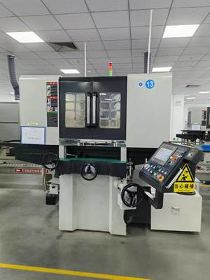 460mm چرخ آسیاب بالا و پایین حرکت سطح آسیاب برای وظیفه سنگین و دقت بالا آسیاب 300 * 700mm اندازه میز